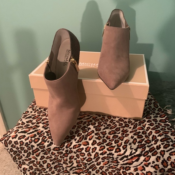 Boots - Picture 5 of 5